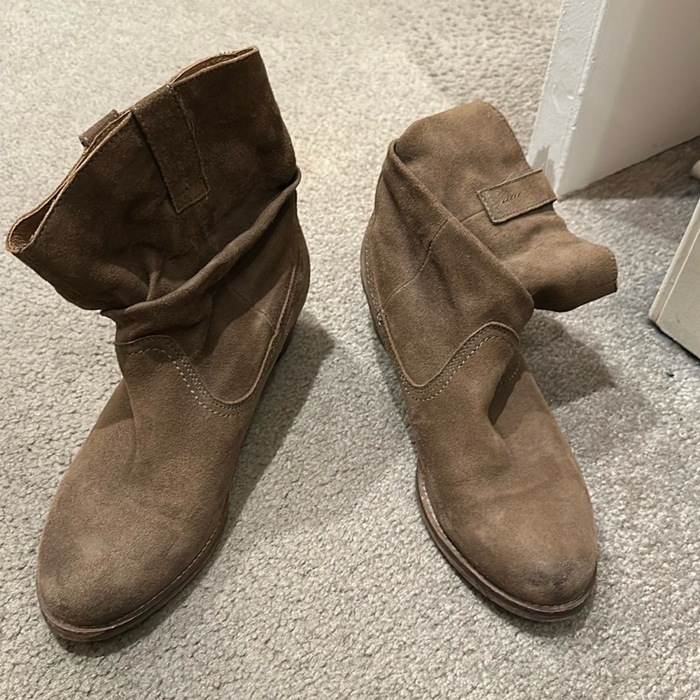 Steve Madden “Azzure” suede cowboy slouchy ankle booties // Size 6
